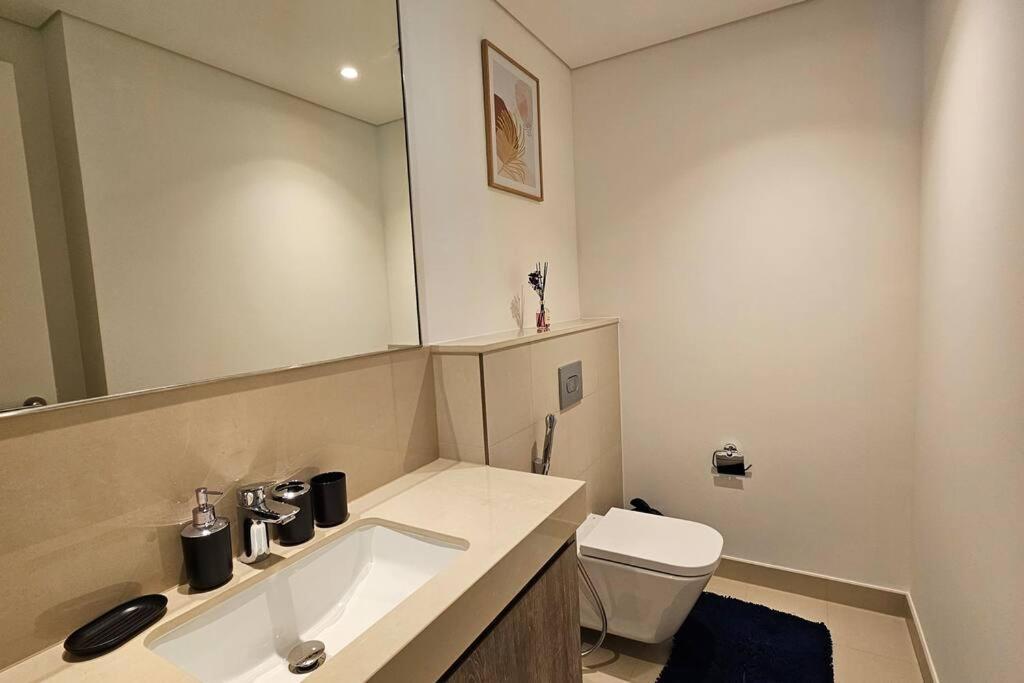 Luxury 3 Bed + Maid In Downtown With Burj Khalifa View