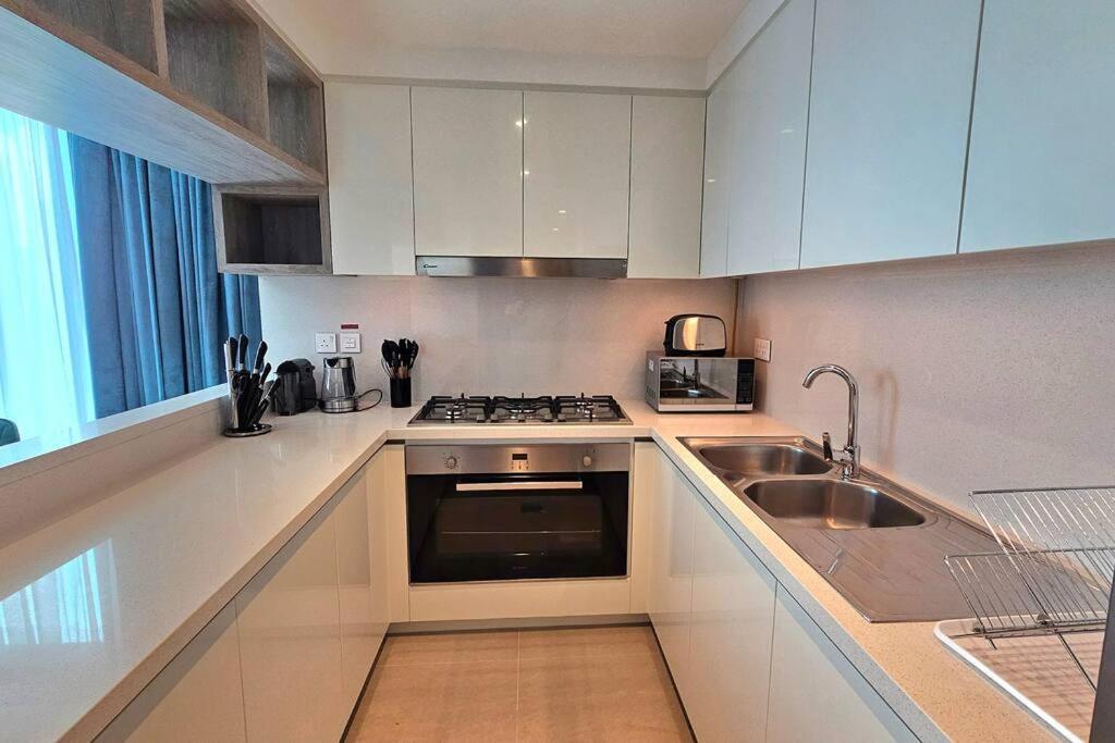 Luxury 3 Bed + Maid In Downtown With Burj Khalifa View Apartment Dubai