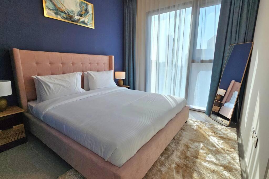 Luxury 3 Bed + Maid In Downtown With Burj Khalifa View * Dubai