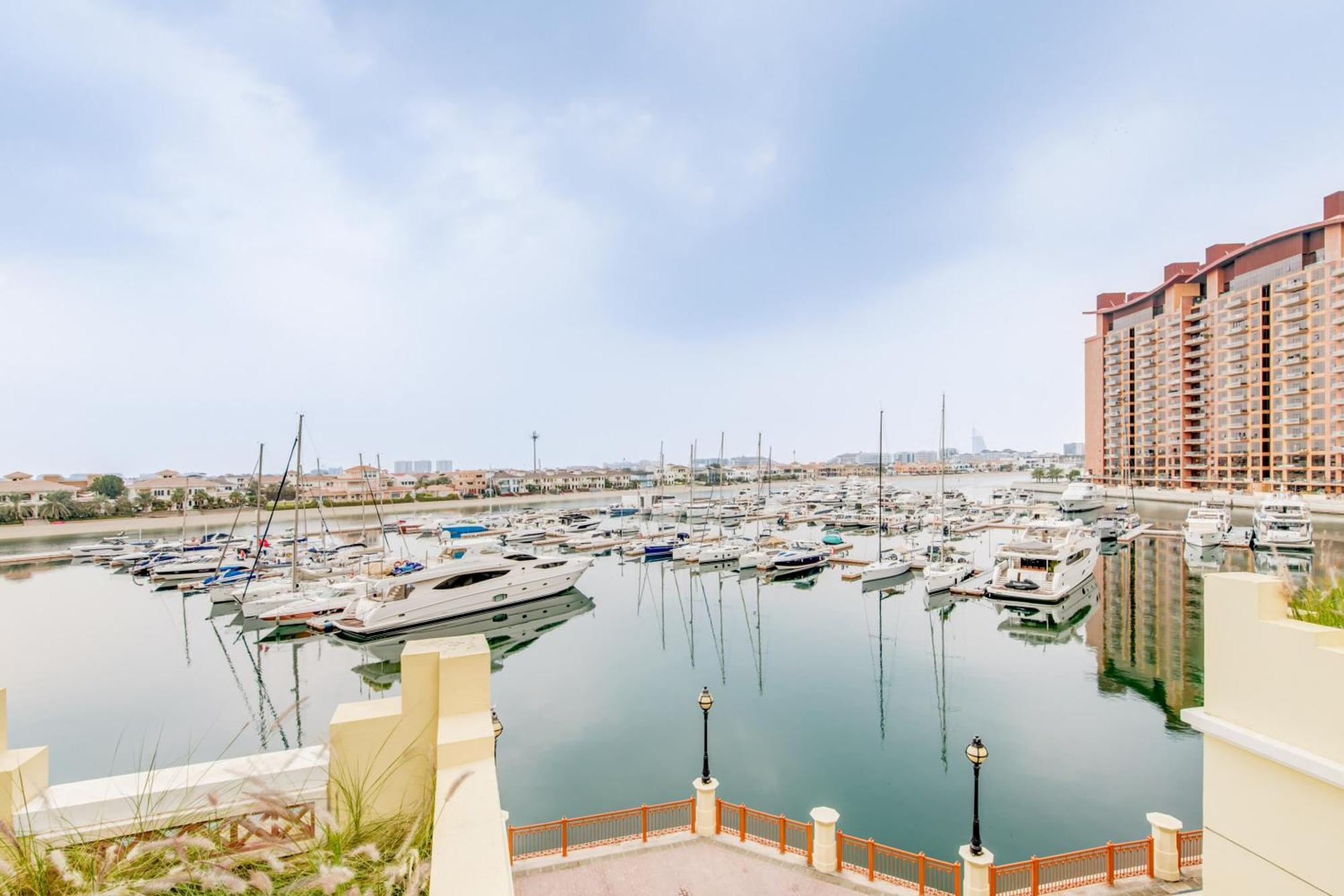 Globalstay. Luxury 3 Bedroom + Maid Townhouse With Sea View Apartment