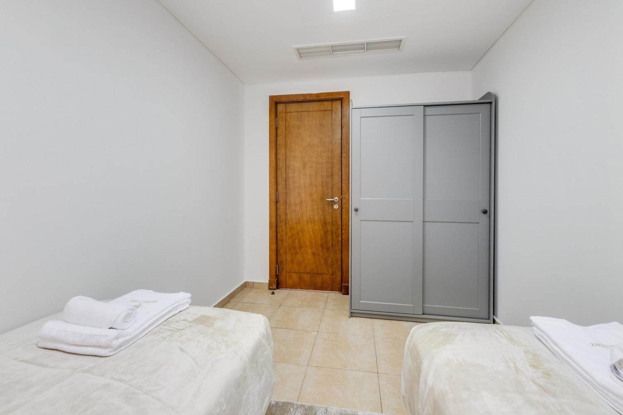 Globalstay. Luxury 3 Bedroom + Maid Townhouse With Sea View Apartment Dubai
