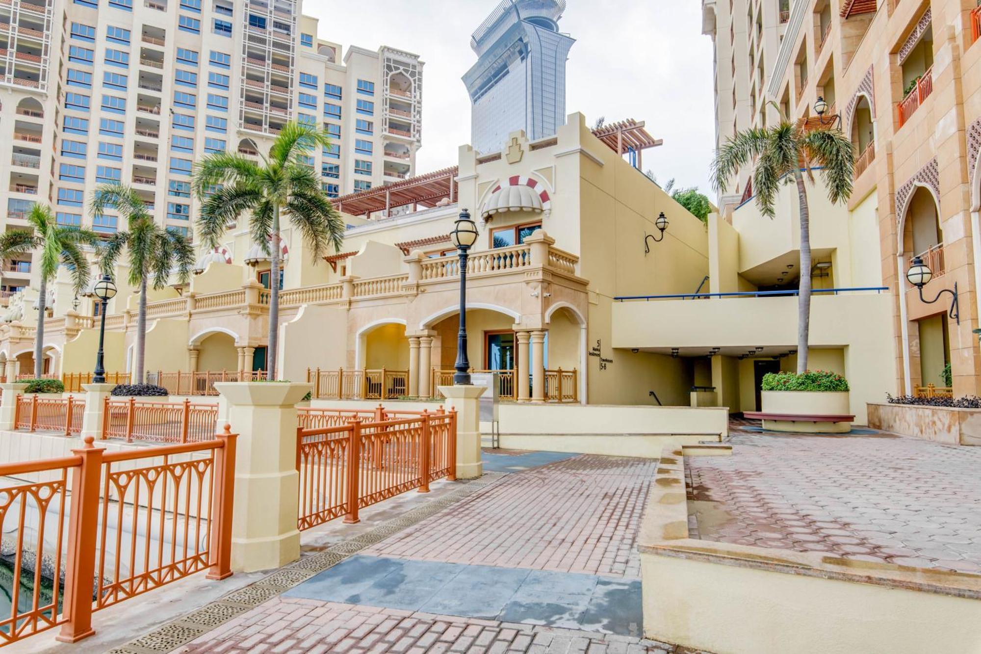 Globalstay. Luxury 3 Bedroom + Maid Townhouse With Sea View * Dubai