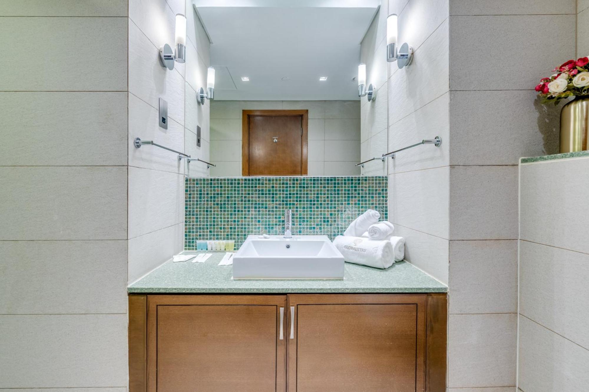Globalstay. Luxury 3 Bedroom + Maid Townhouse With Sea View