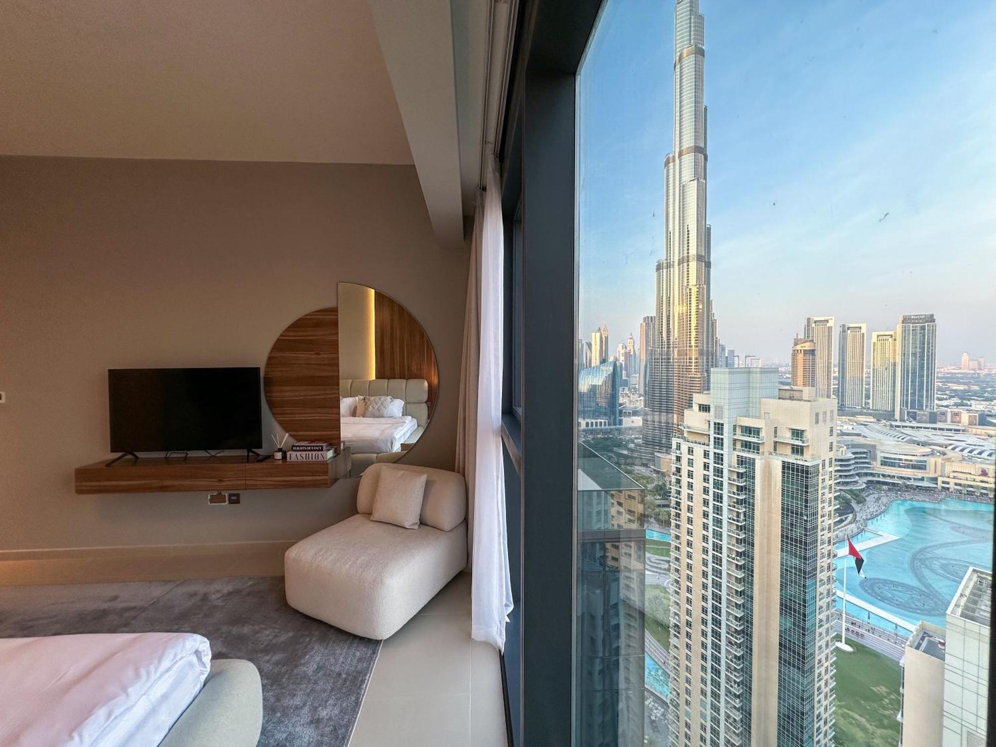 Unique Burj Khalifa View 3br On Floor *