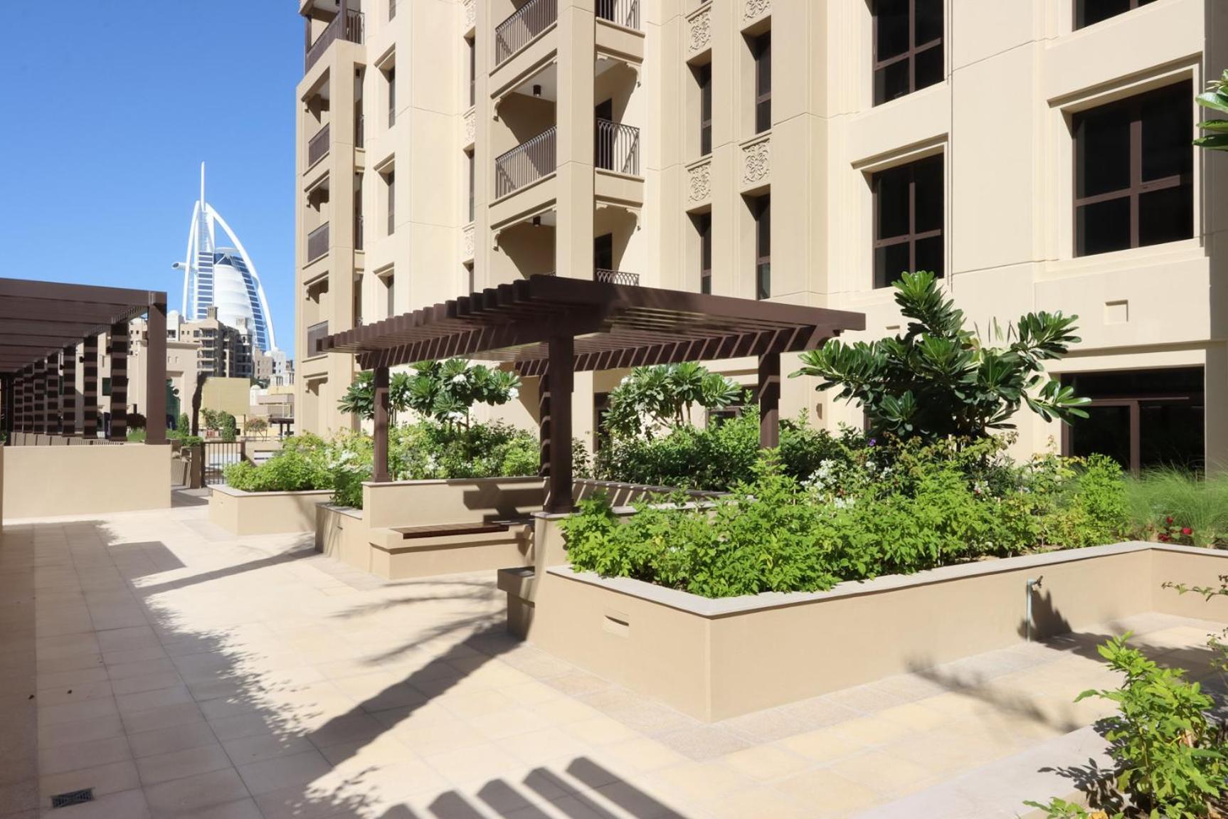 Apartment Livbnb - 2br Close To Souk Mall And Burj Al Arab Dubai