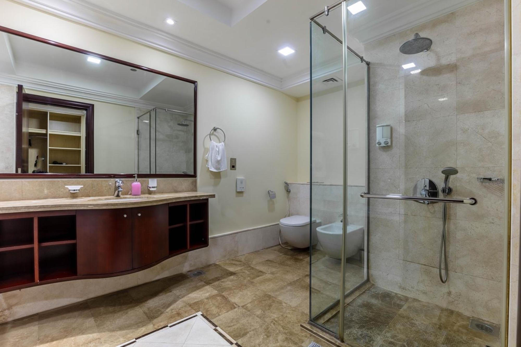 Apartment Spacious 2-bedroom Beachfront With Pool Dubai