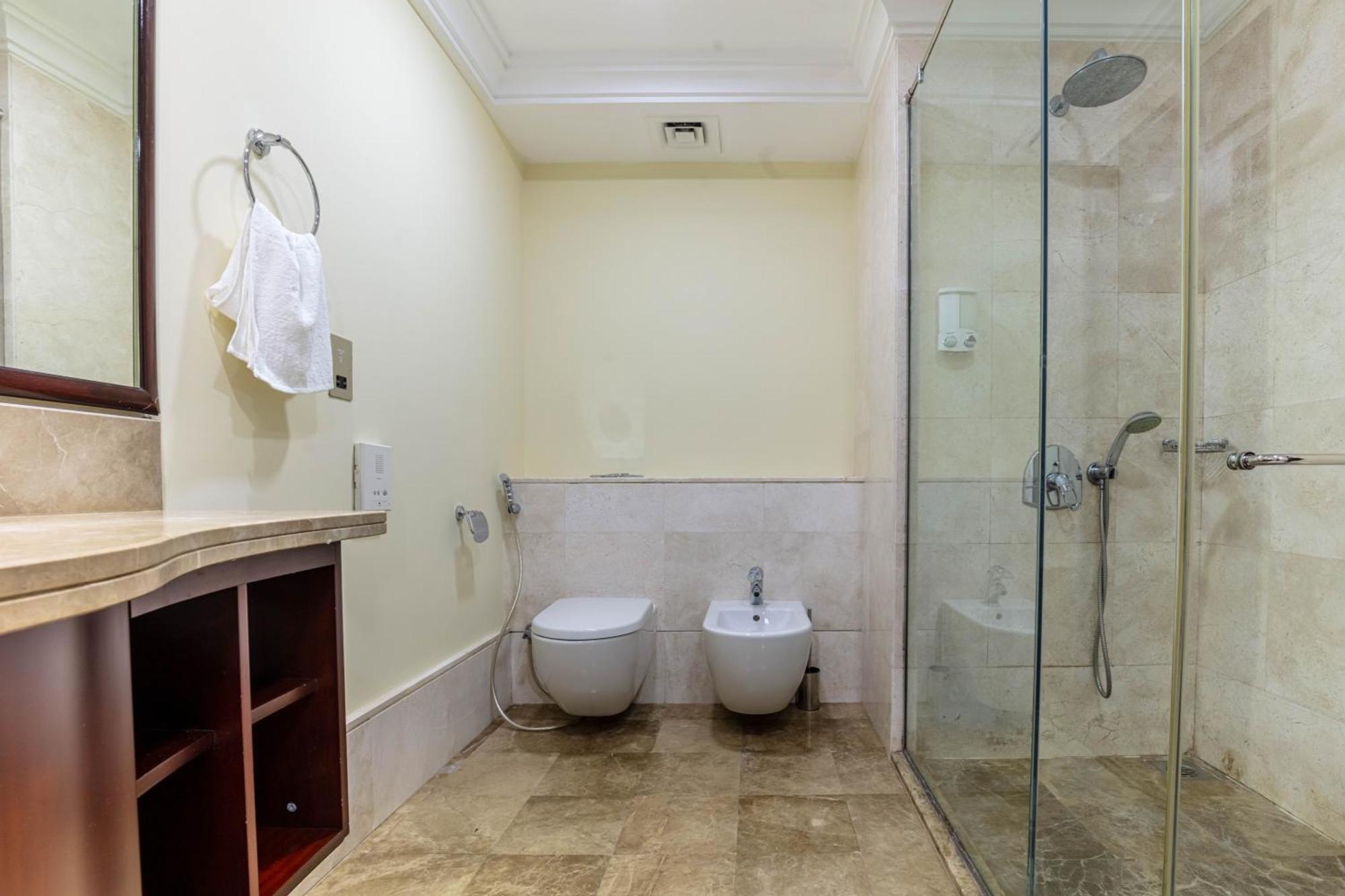 Spacious 2-bedroom Beachfront With Pool Dubai