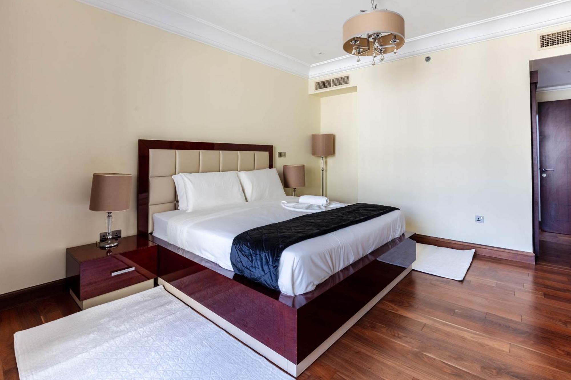 Spacious 2-bedroom Beachfront With Pool *