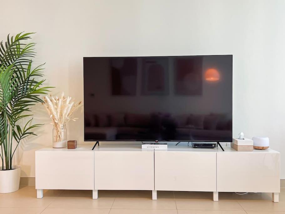 Apartment Moonstone - Tranquil, Large 2 Bedroom Apartment, Sea View, Marina Jbr *