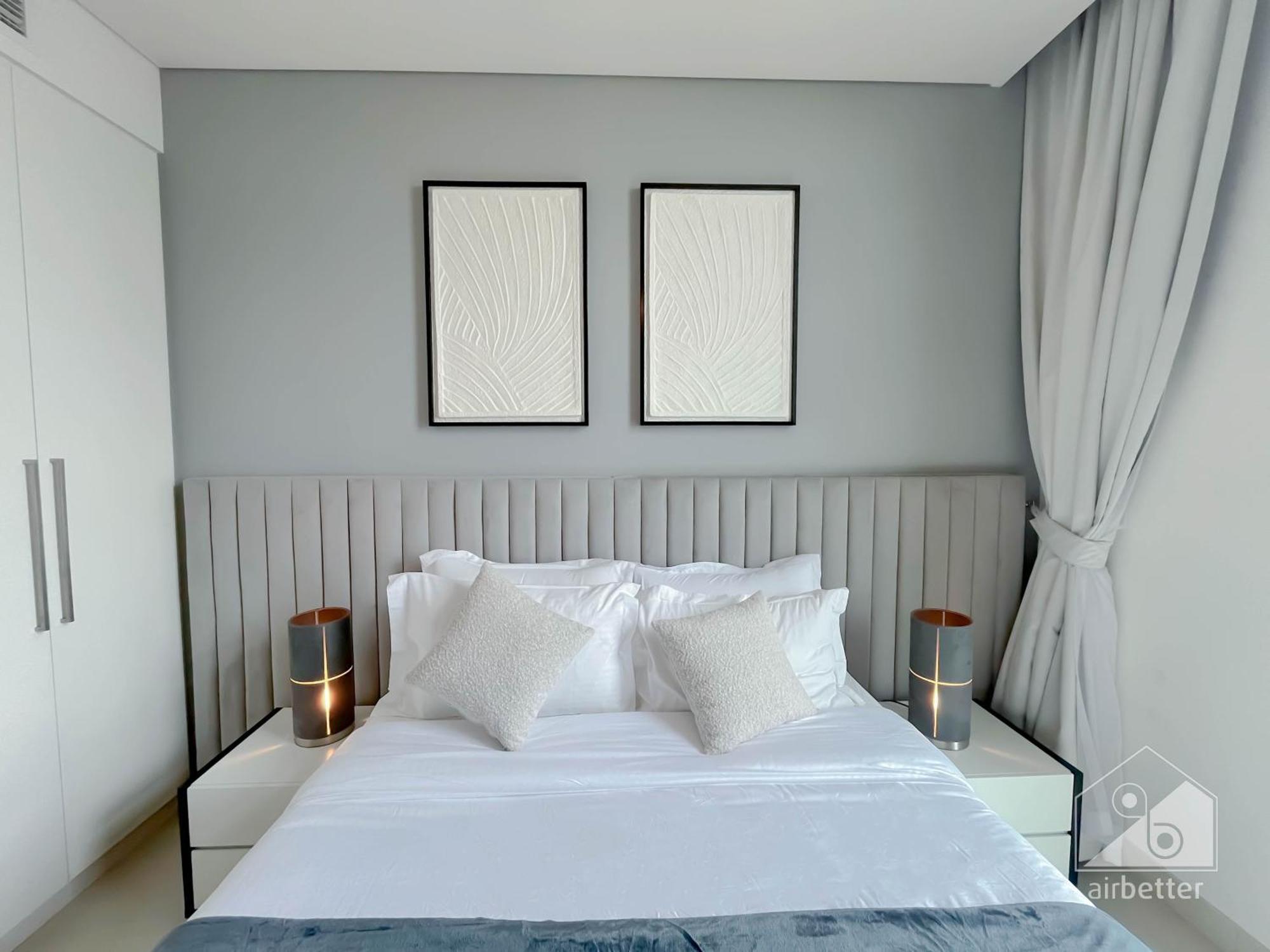 Burj Crown Luxury 2-bedroom With Balcony Apartment *