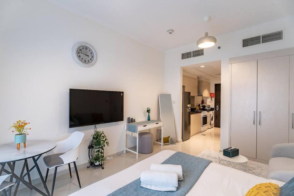 Apartment Stylish At Carson A, Damac Hills Dubai