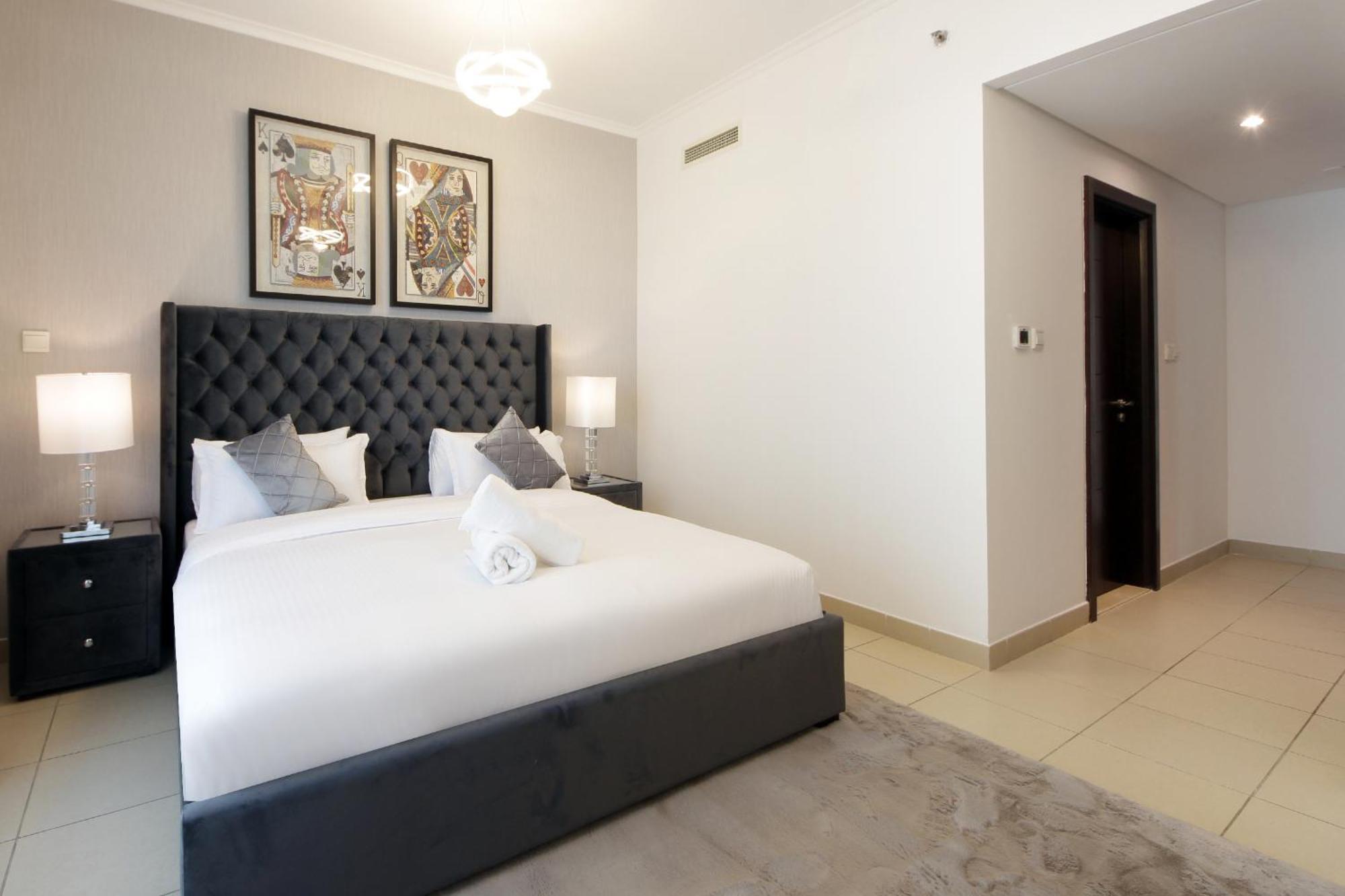 Stylish 2 Bedroom With Stunning Downtown View - Burj Views Tower East Apartment Dubai