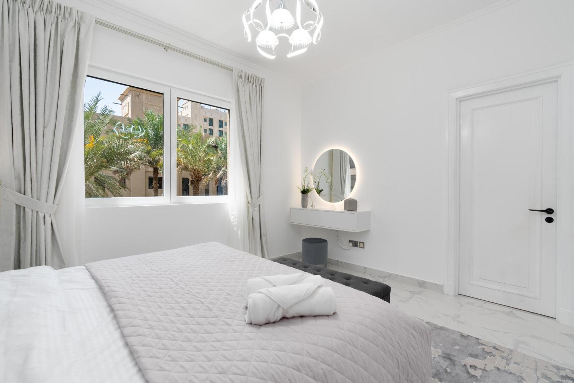 Mystic - Fully Renovated Spacious 2br Apt. With Burj Views Apartment Dubai