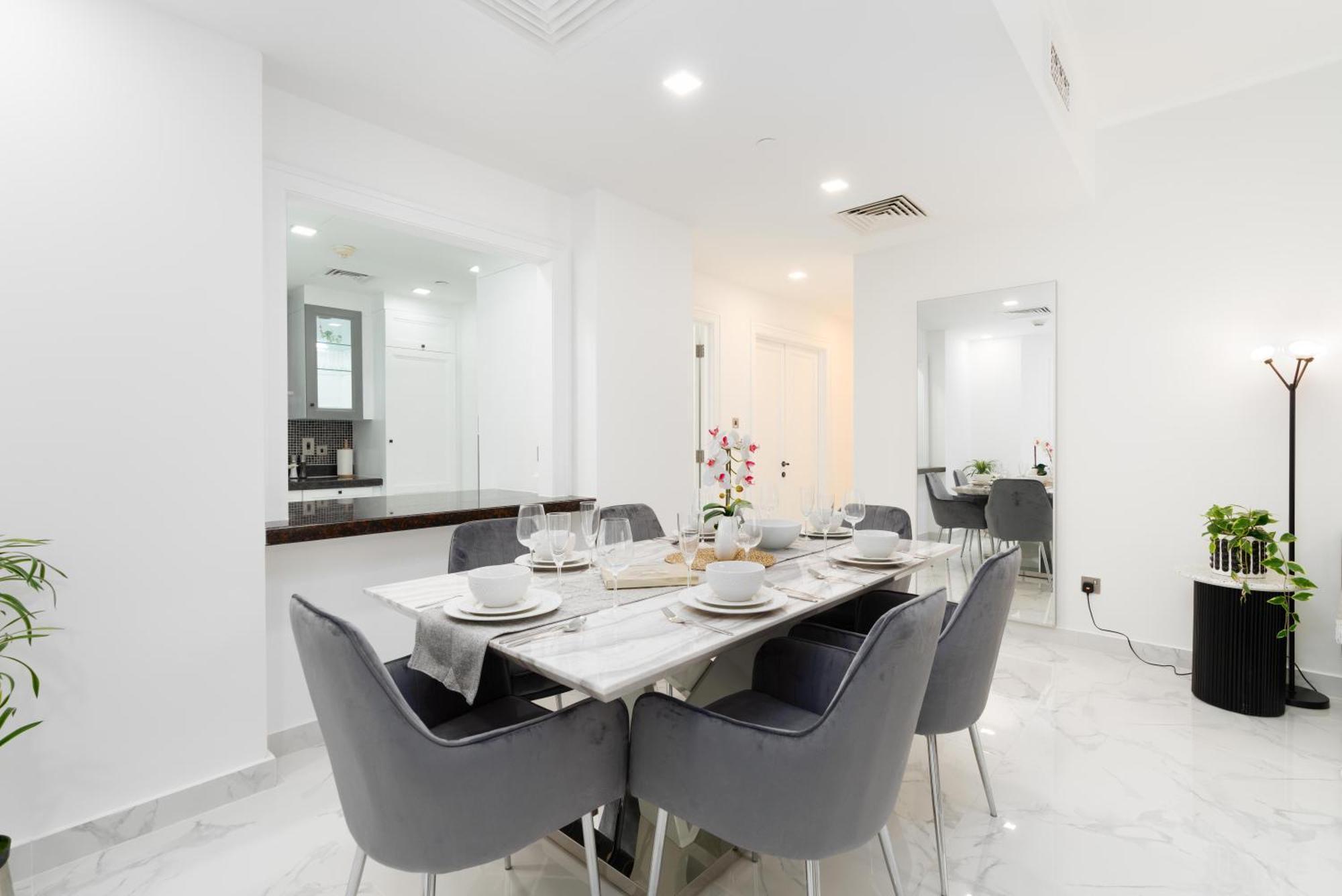 Mystic - Fully Renovated Spacious 2br Apt. With Burj Views * Dubai