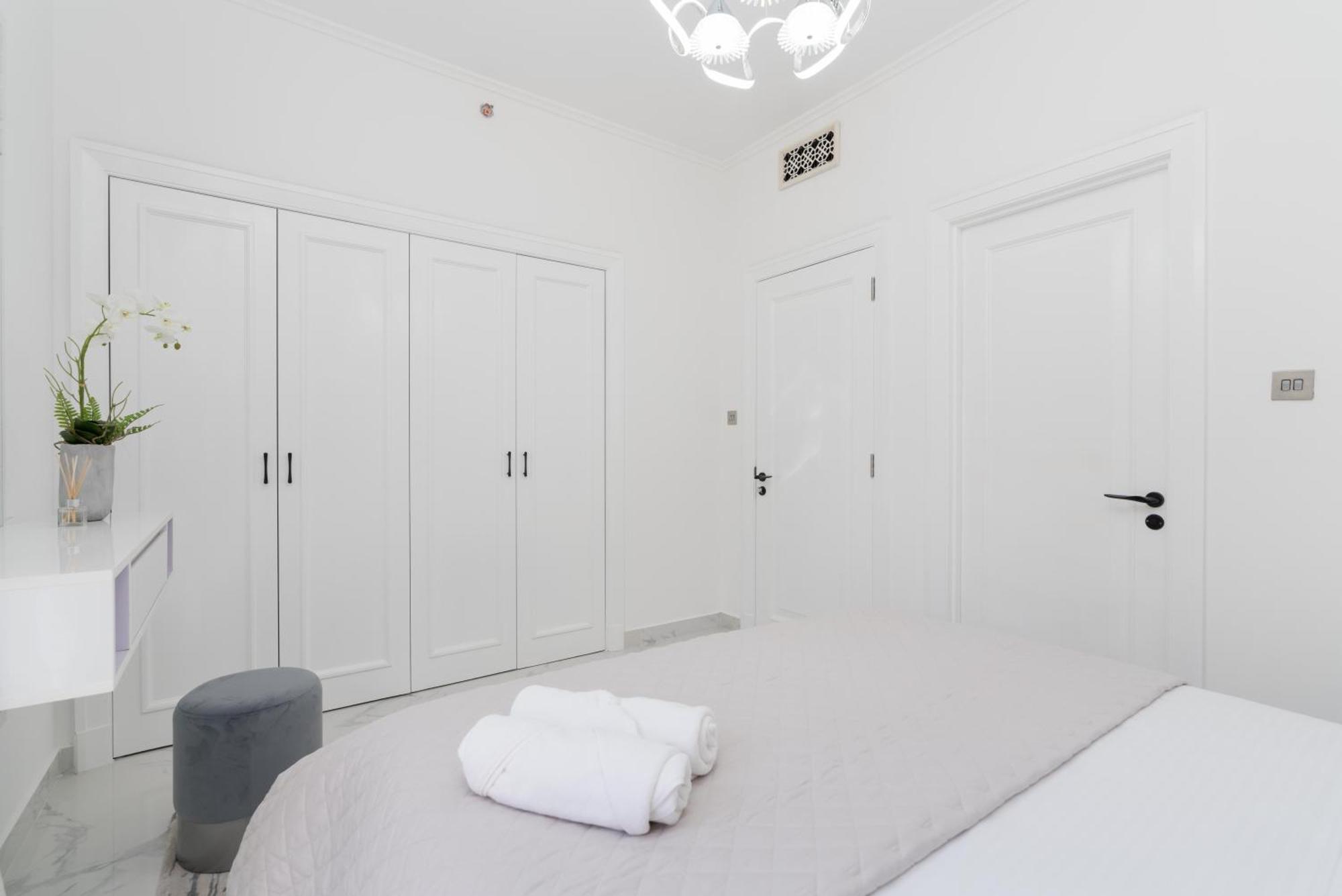Mystic - Fully Renovated Spacious 2br Apt. With Burj Views *