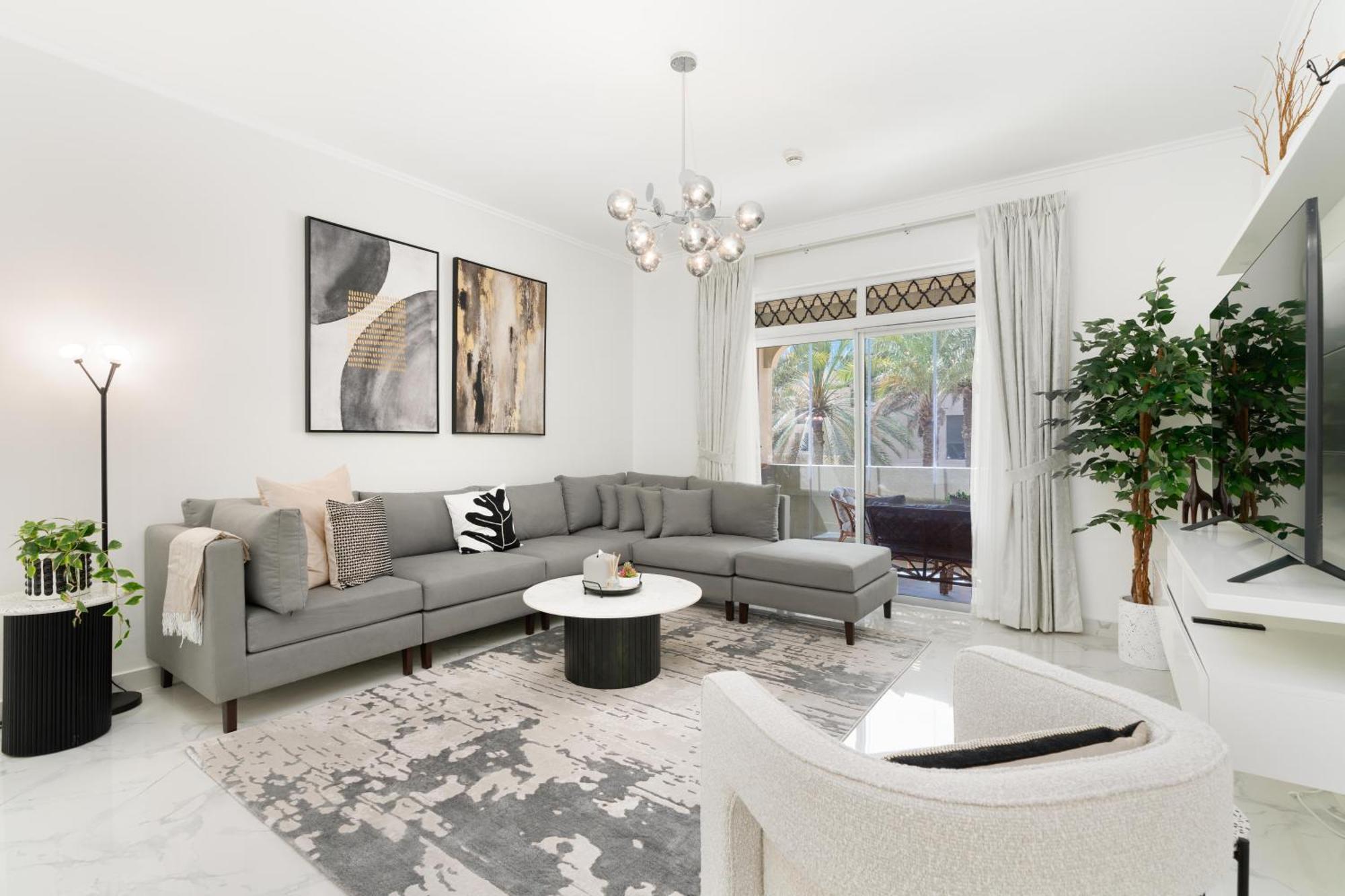 Mystic - Fully Renovated Spacious 2br Apt. With Burj Views Apartment