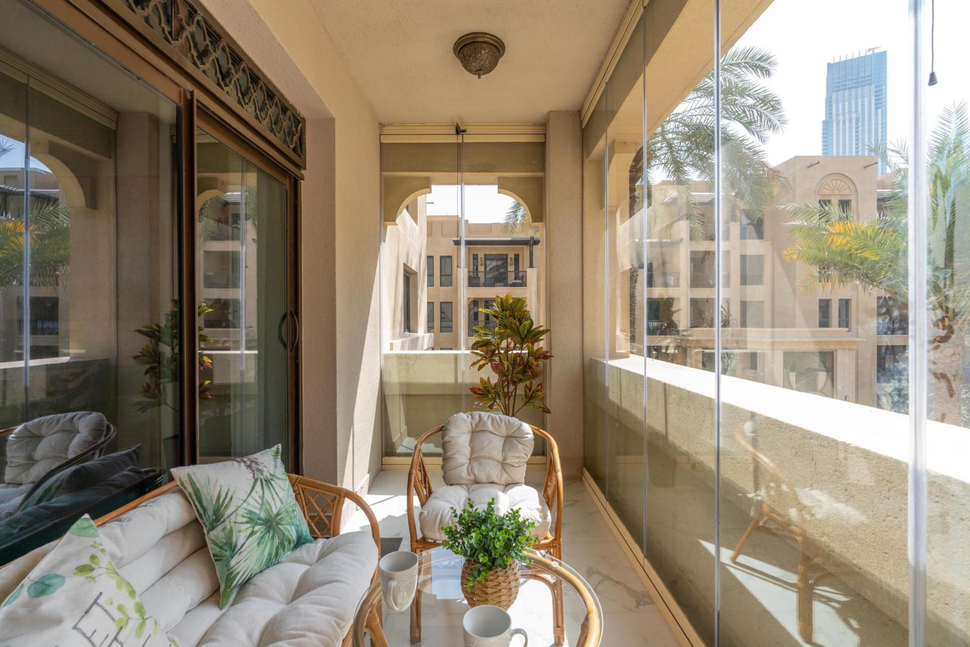 Mystic - Fully Renovated Spacious 2br Apt. With Burj Views Apartment *