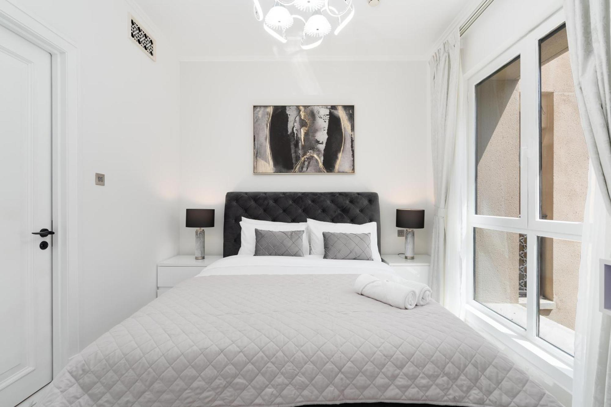 Mystic - Fully Renovated Spacious 2br Apt. With Burj Views Apartment *