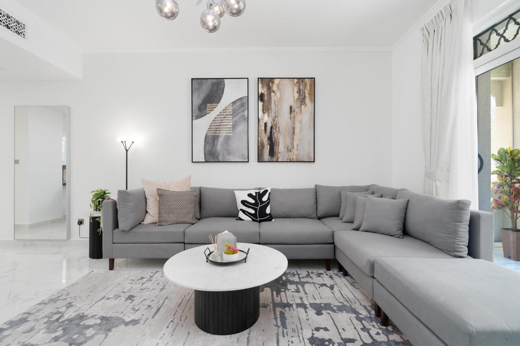 Mystic - Fully Renovated Spacious 2br Apt. With Burj Views Dubai