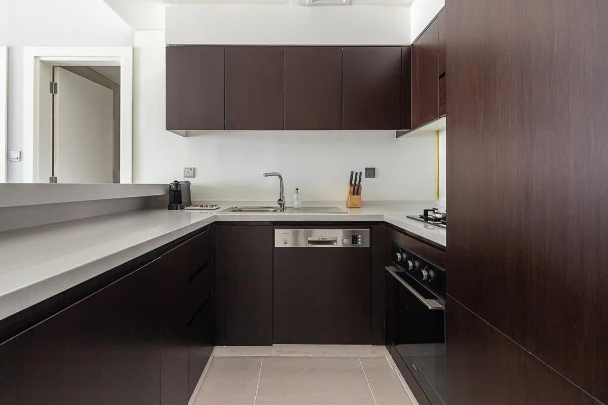 Frank Porter - Majestine 1 Apartment Dubai