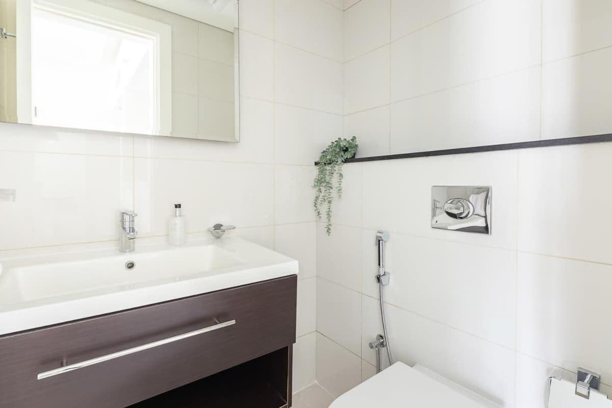 Frank Porter - Majestine 1 Apartment *
