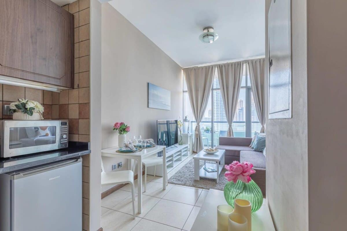 Frank Porter - Indigo Tower Apartment