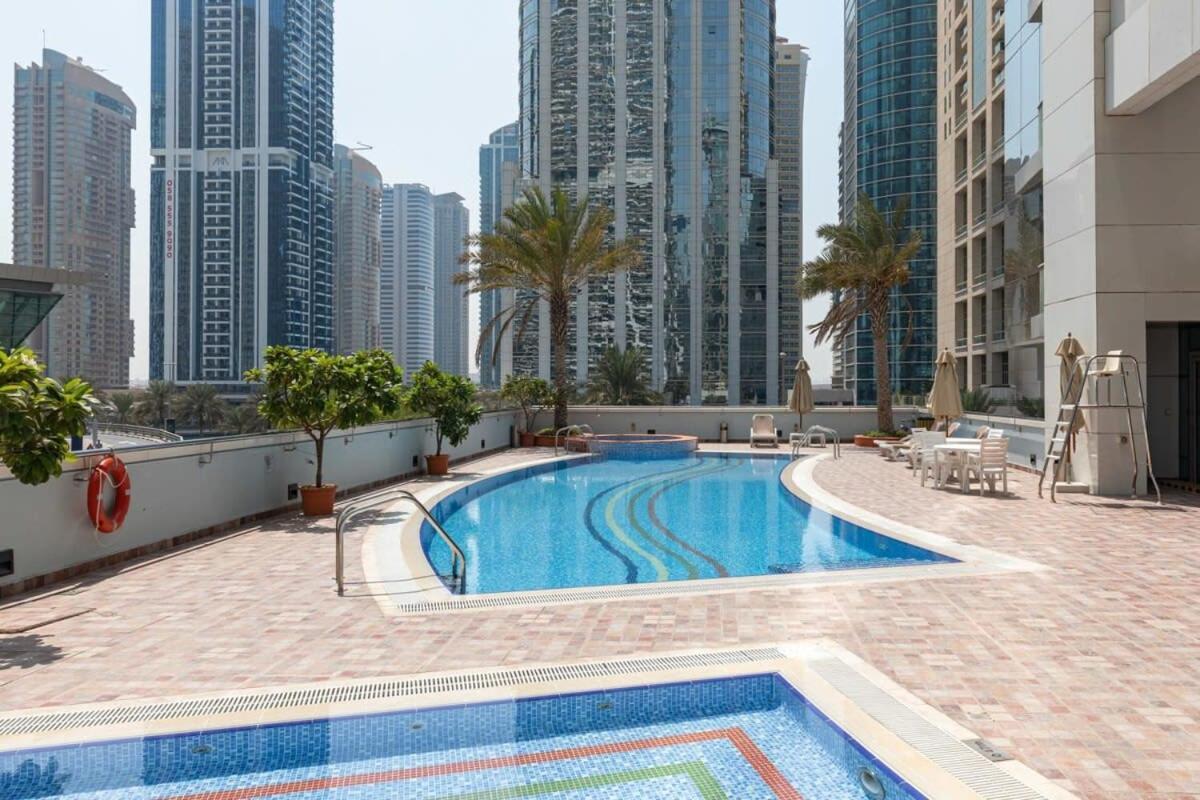 Frank Porter - Indigo Tower Apartment Dubai