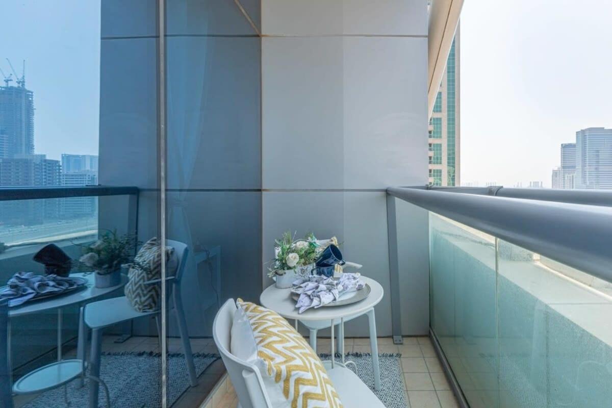 Frank Porter - Indigo Tower Apartment *