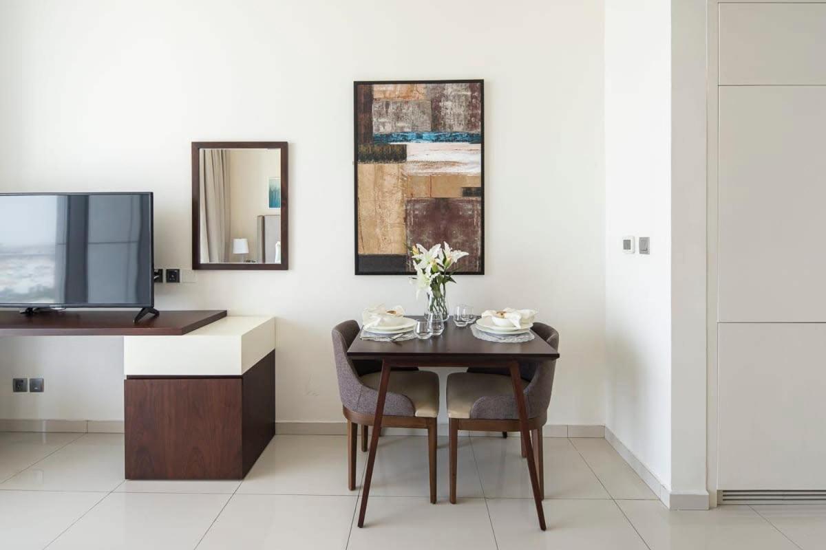 Frank Porter - Avanti Tower * Dubai