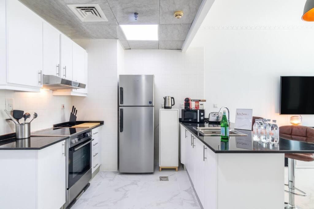 Apartment First Class 1br Modern And Spacious Dubai