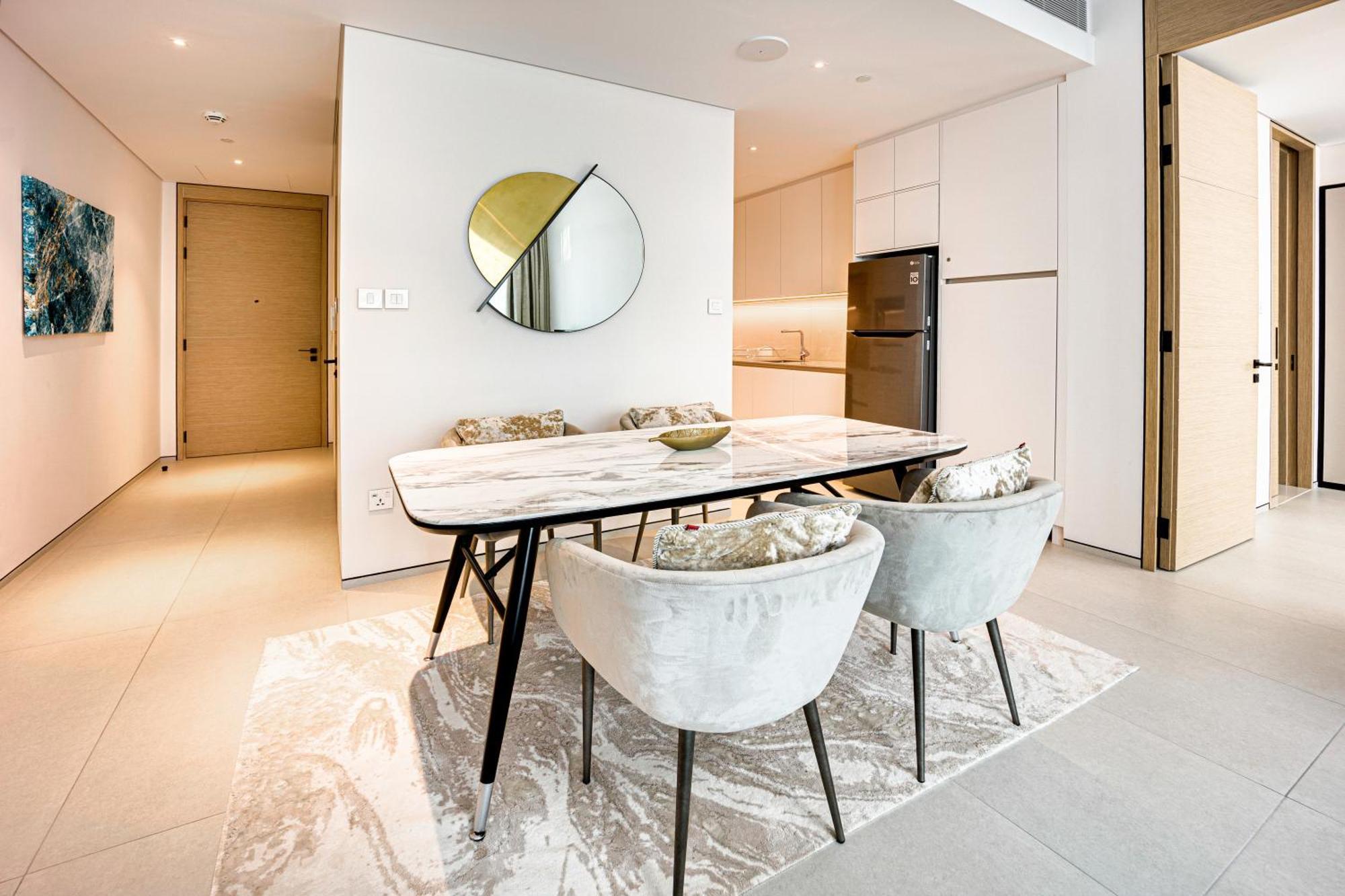 Spacious In Address Apartment