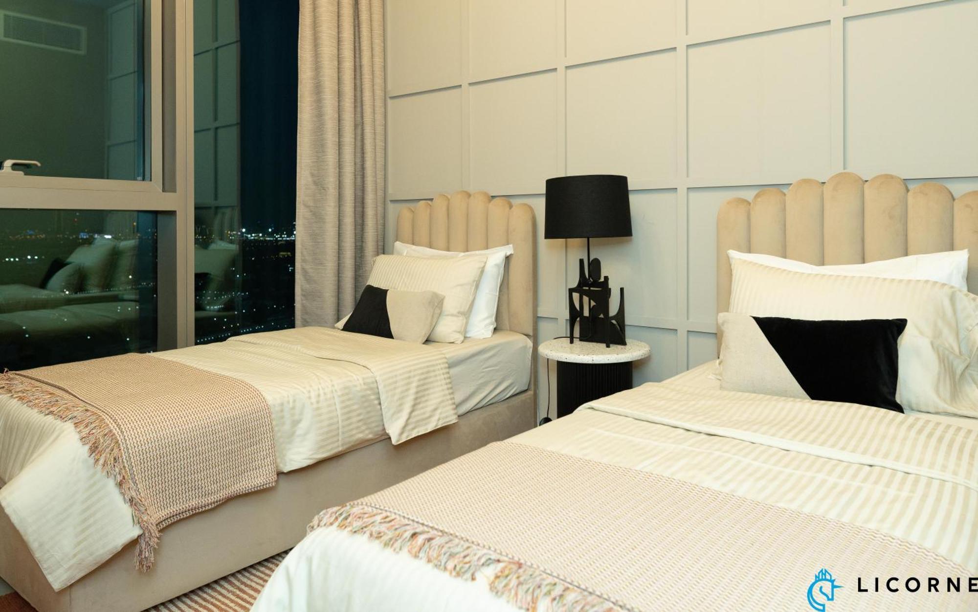 Apartment 2br Next To Dubaimall, Pool View Of Burj Khalifa - Downtown Views Ll *