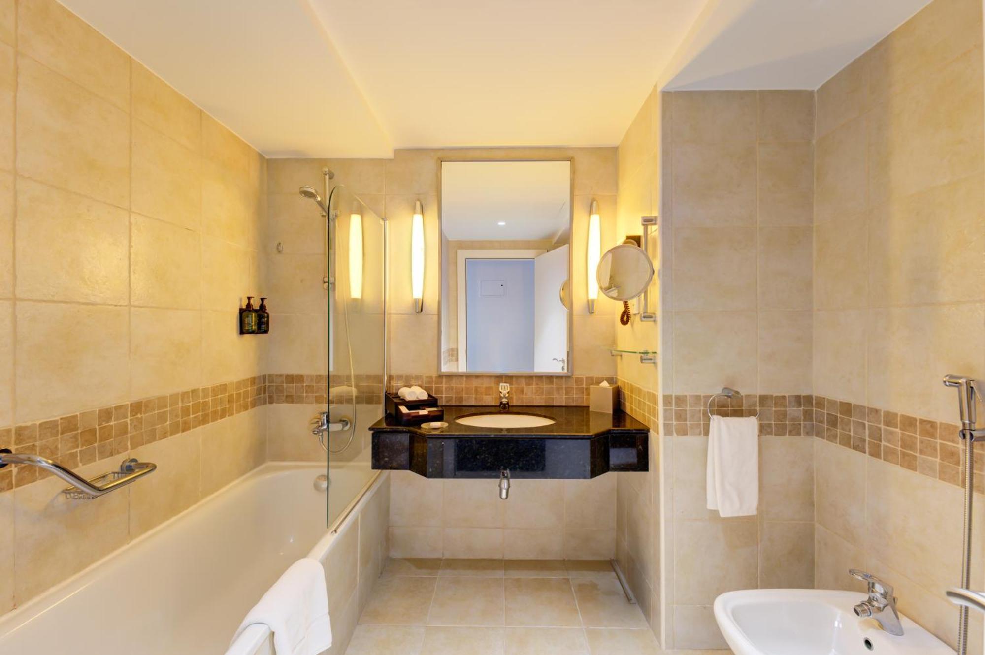 Hotel Millennium Lakeview Formerly Copthorne Lakeview Dubai