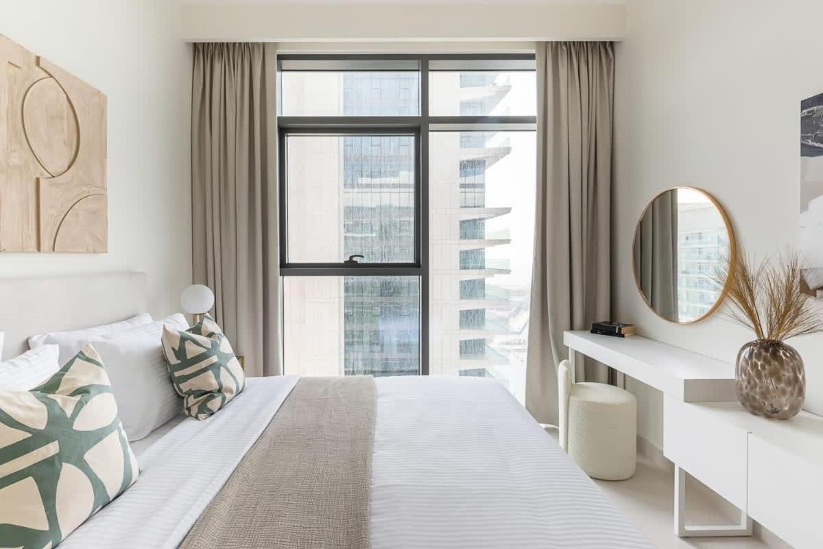 Frank Porter - Vista Tower 2 Apartment