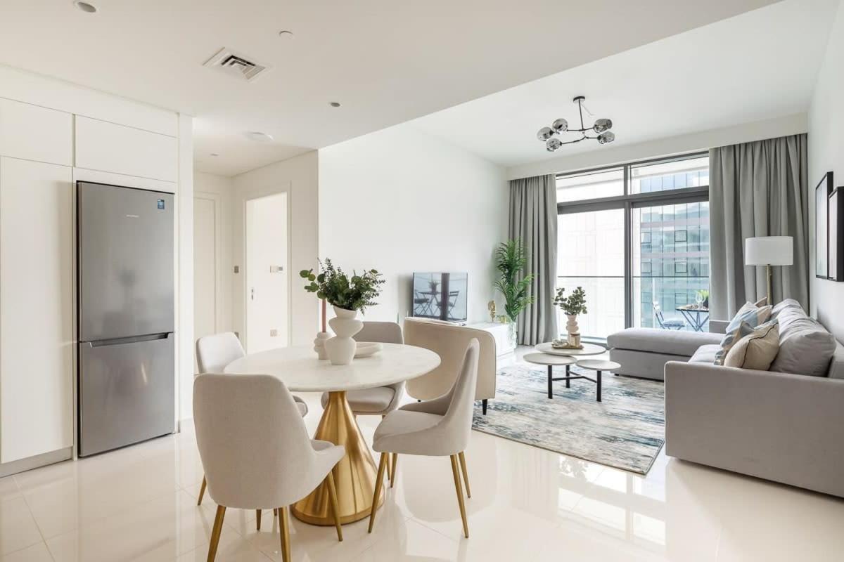Frank Porter - Vista Tower 2 Apartment *