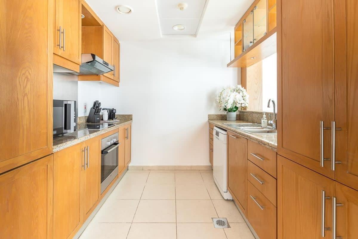 Frank Porter - The Residences Tower 3 Apartment *