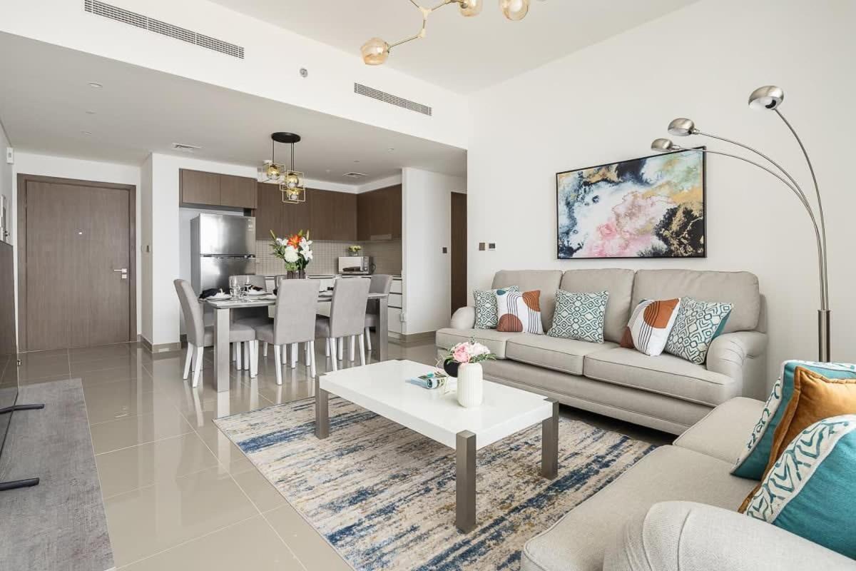 Frank Porter - 17 Icon Bay Apartment