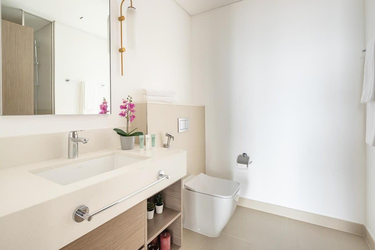 Frank Porter - 17 Icon Bay Apartment Dubai