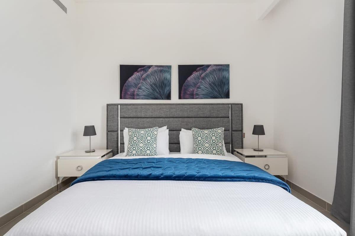 Frank Porter - 17 Icon Bay Apartment