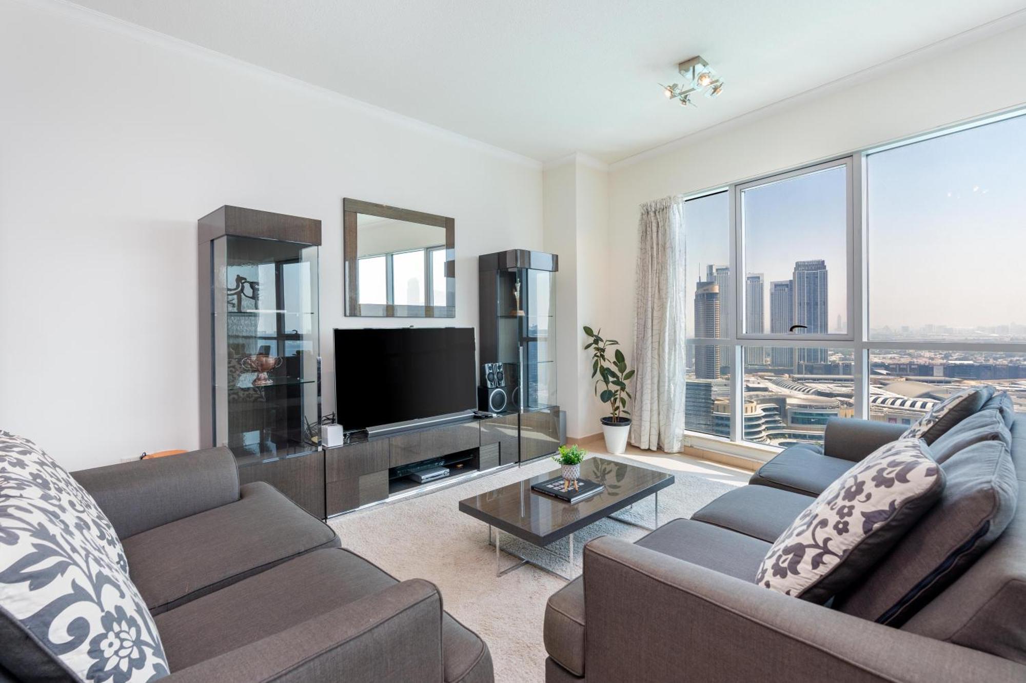 Incredible Fountain Views 2. 5 Bedroom Burj Residences Apartment *