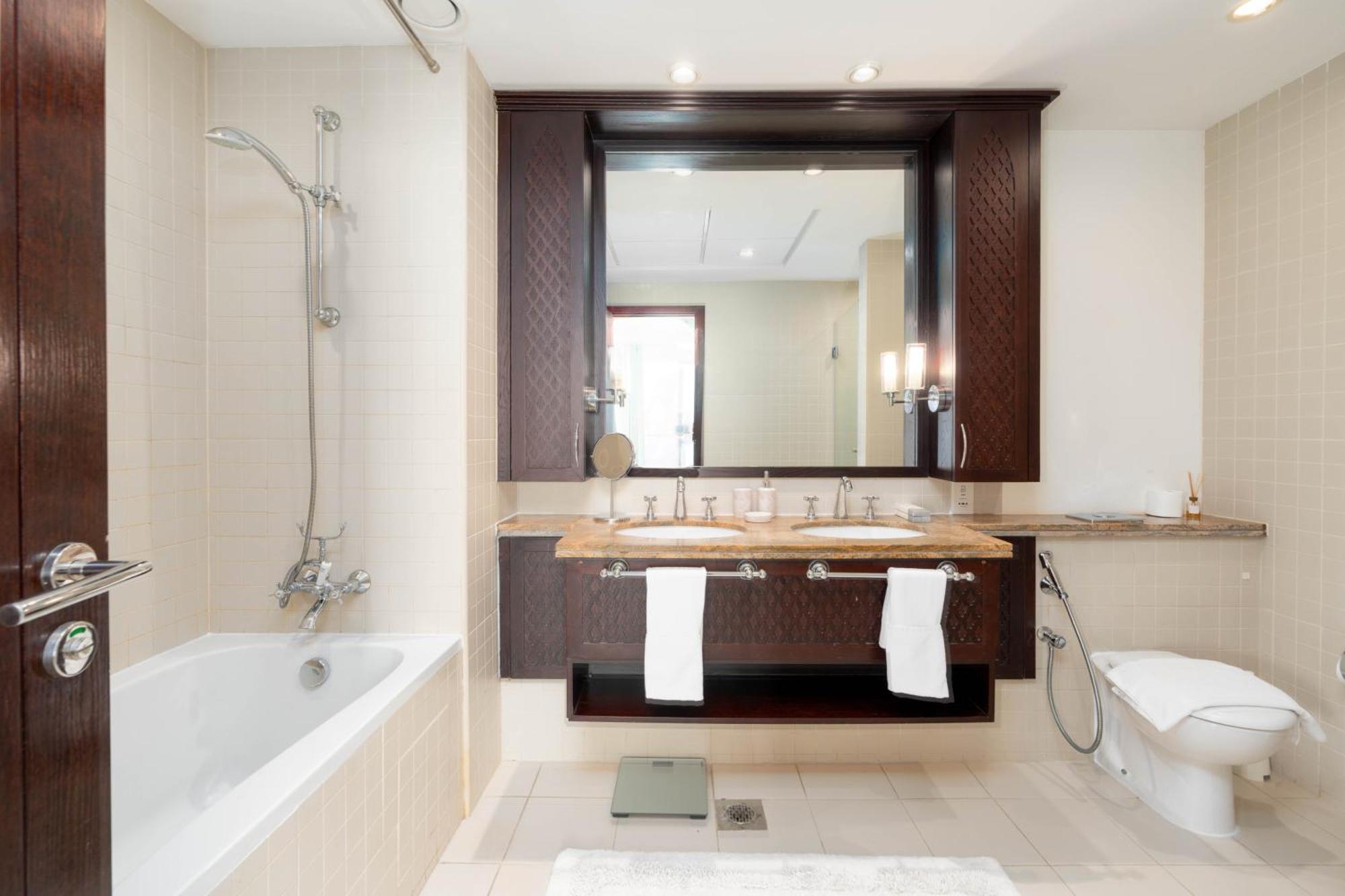 Incredible Fountain Views 2. 5 Bedroom Burj Residences * Dubai