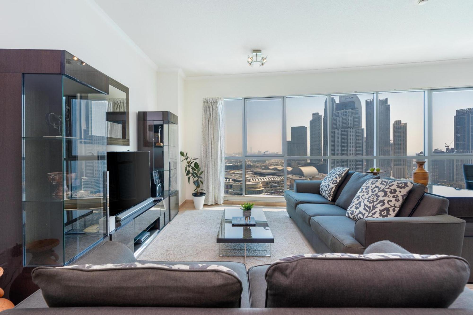 Incredible Fountain Views 2. 5 Bedroom Burj Residences Apartment