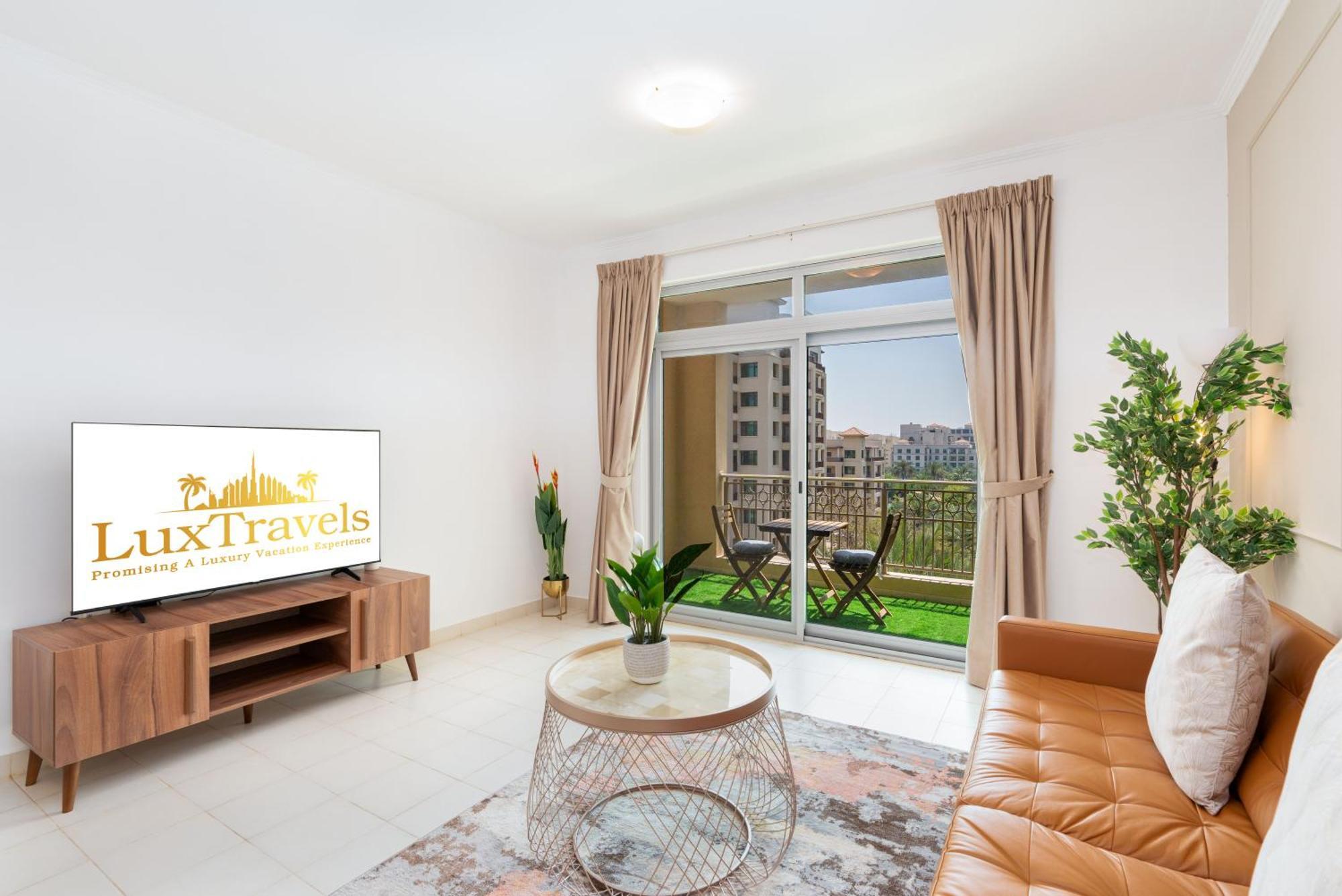 Lux I Tower I Lakes View Apartment
