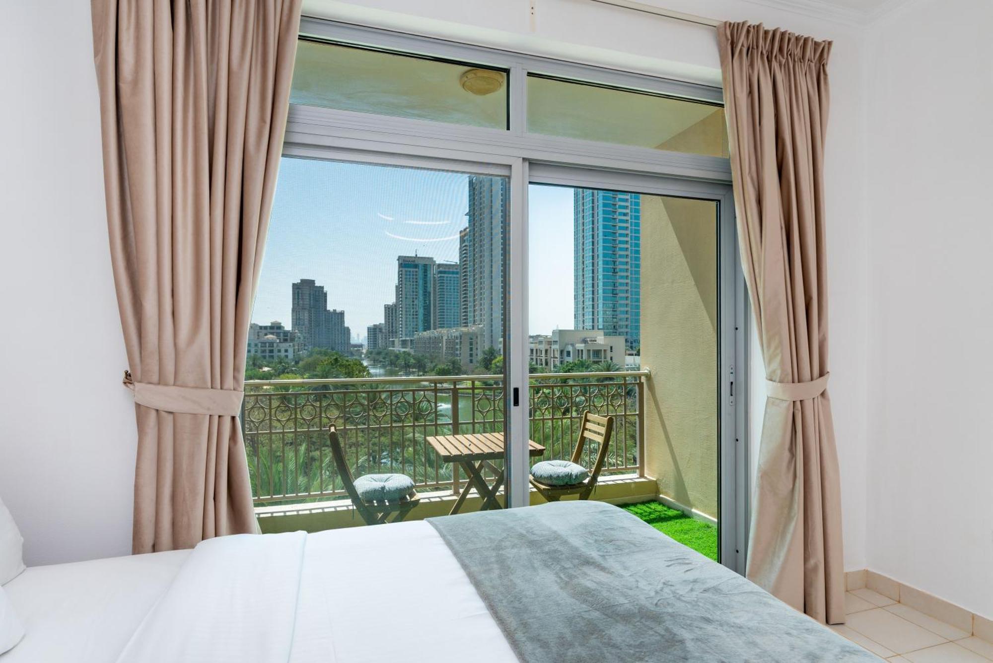 Apartment Lux I Tower I Lakes View