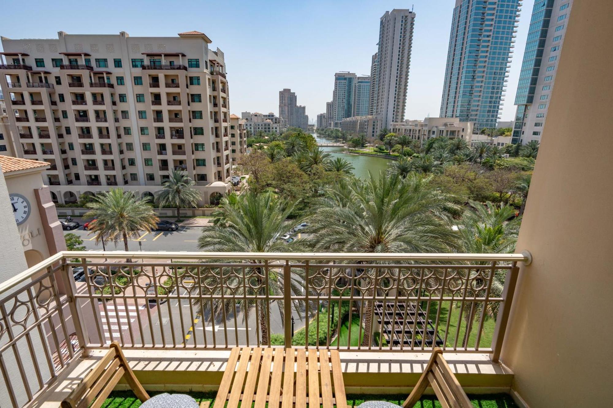 Lux I Tower I Lakes View Apartment Dubai