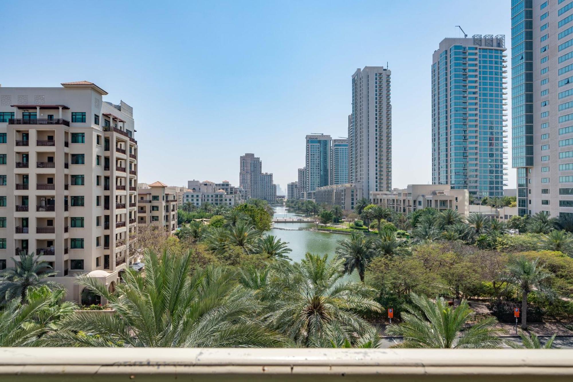 Lux I Tower I Lakes View * Dubai