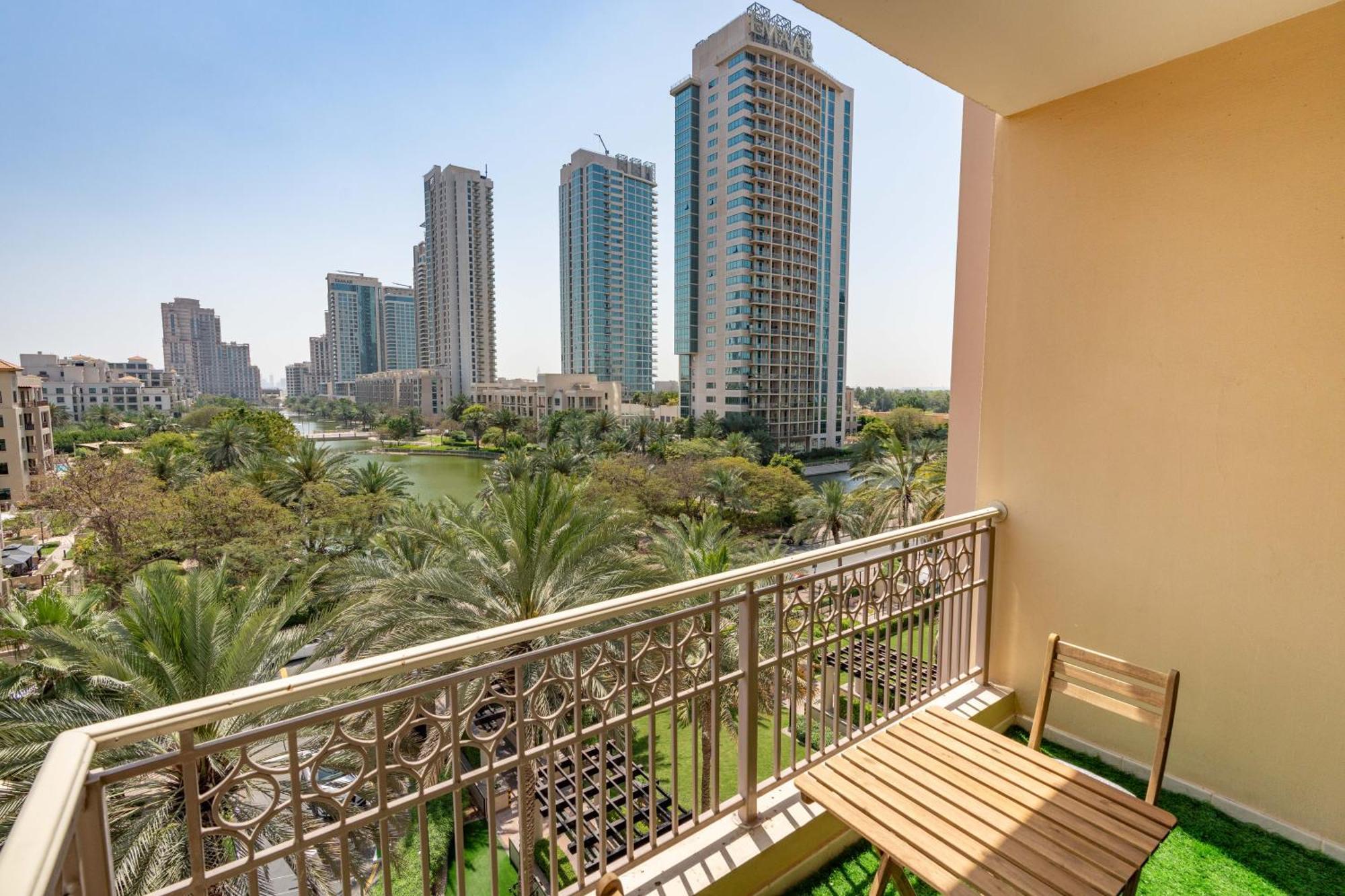 Apartment Lux I Tower I Lakes View Dubai