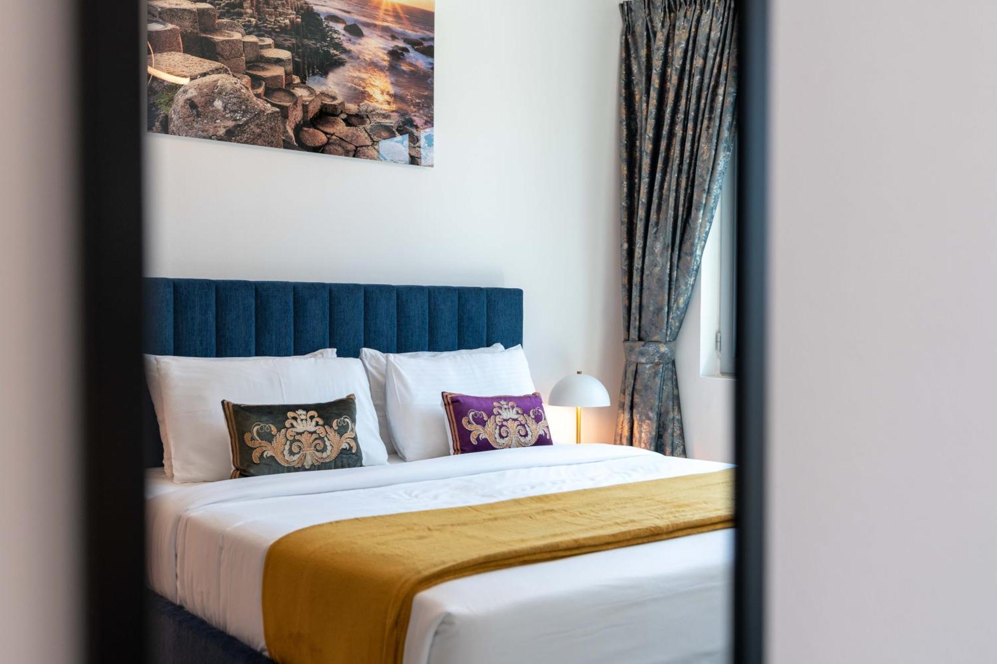 Apartment Lux I Tower I Lakes View Dubai