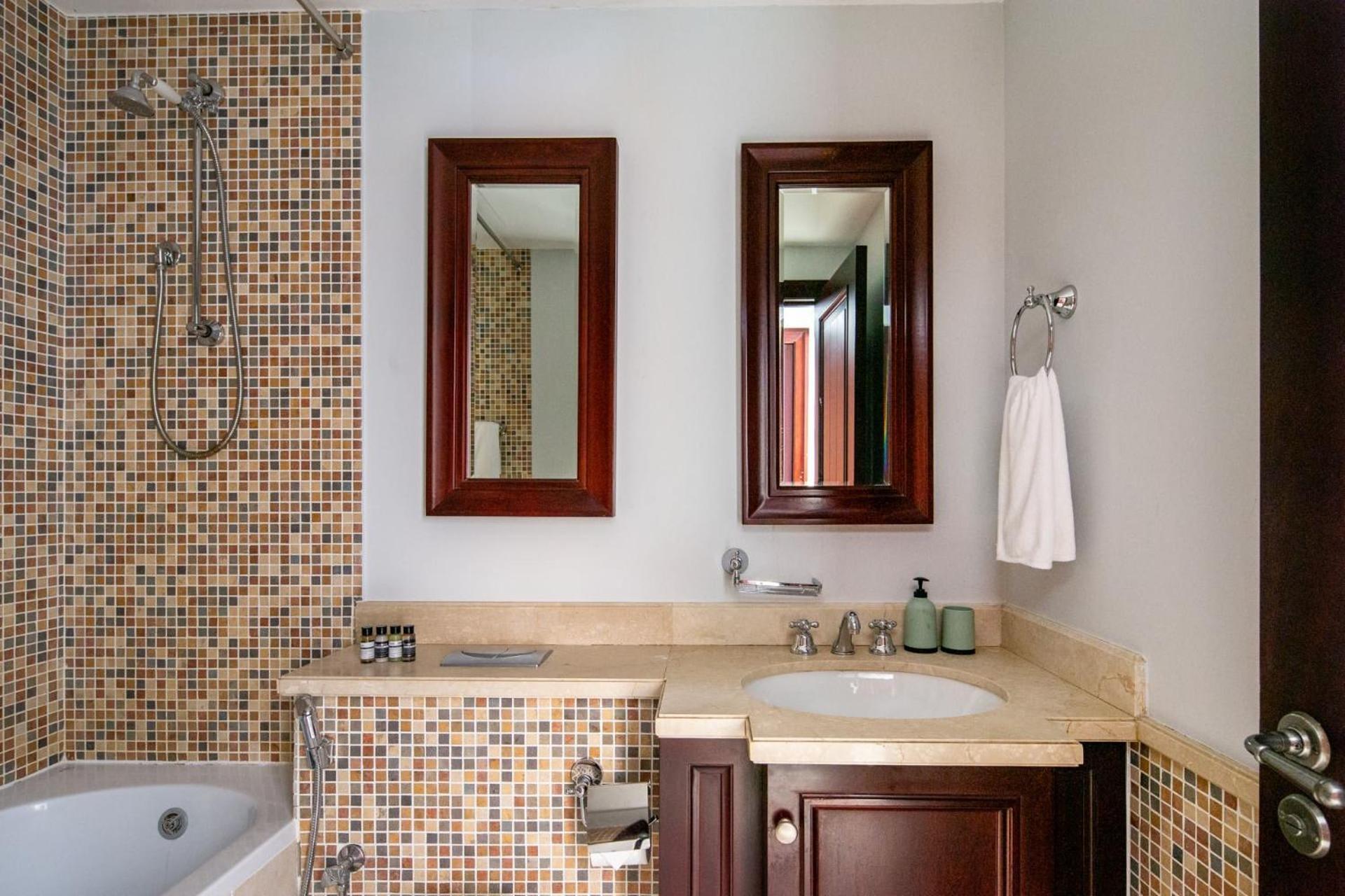 Frank Porter - Reehan 5 Apartment *
