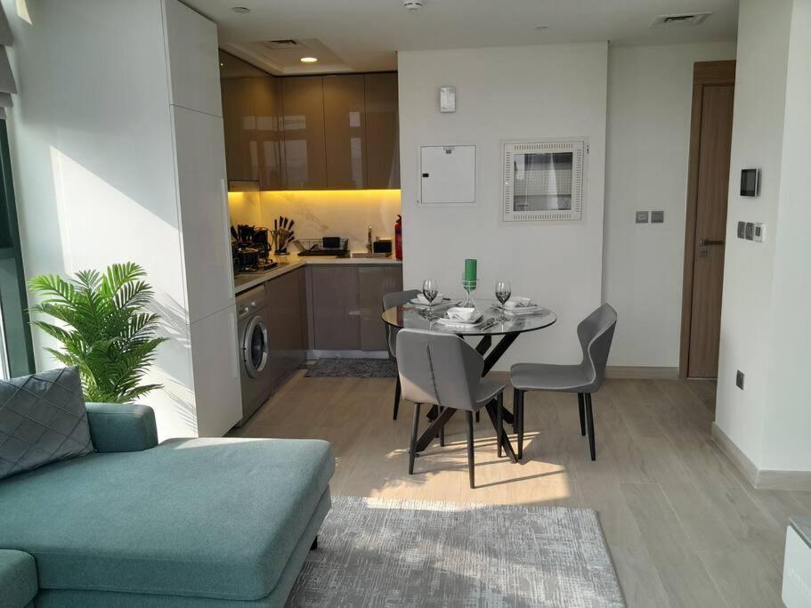 Brand New & Luxuriously Furnished 1 Bedroom